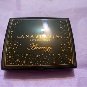 Anastasia Amrezy Highlighter used